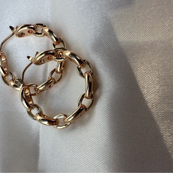 ZARA Gold Chain Link Hoop Earrings - Picture 5 of 6